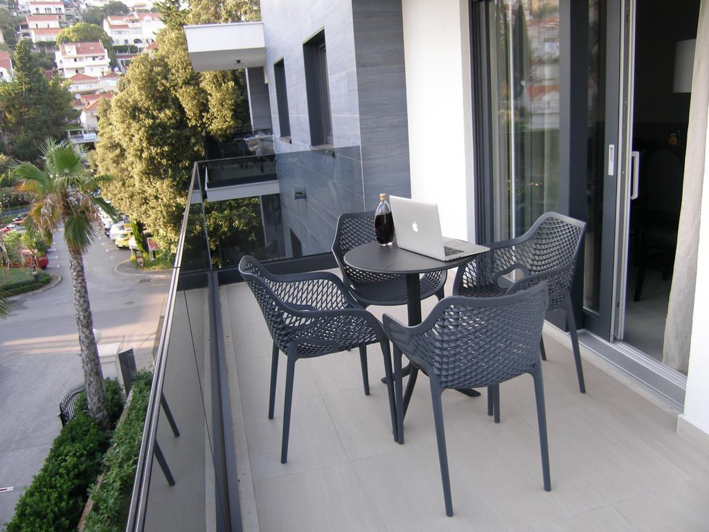 Apartment Mon
